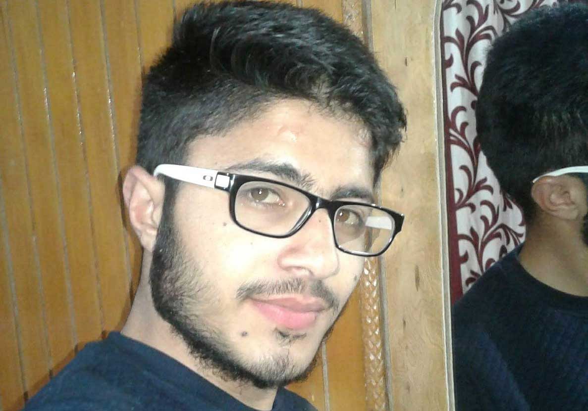 Tufail Mir (19), a student of Degree College Bemina, went missing from his home a week ago and had reportedly joined militancy. Image courtesy Twitter