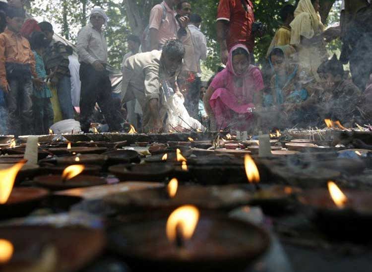 Reports said more than 500 Pandit devotees left Jagti Township in Nagrota area on the outskirts of Jammu city on Thursday morning and they are expected to reach Tullamulla by evening. FIle Photo for representation purpose