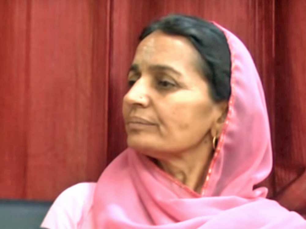 According to police sources, Indra Bishnoi was living with a family in Nemawar as a destitute.