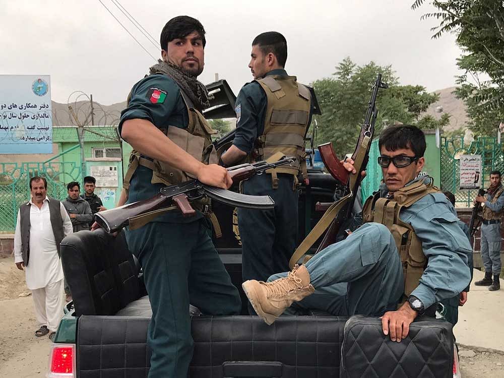 Afghan policemen arrive at the site of blasts in Kabul, Afghanistan June 3, 2017. REUTERS photo.