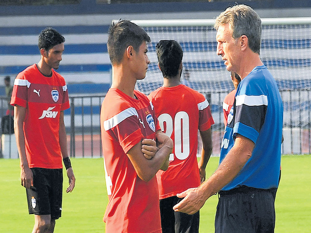Talking tactics: Bengaluru FC's head coach Albert Roca (right) is of the  opinion that professional players in India lack basic skills . dh Photo/ Kishor kumar bolar