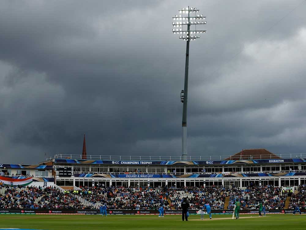 General view before rain stopped play, Reuters photo