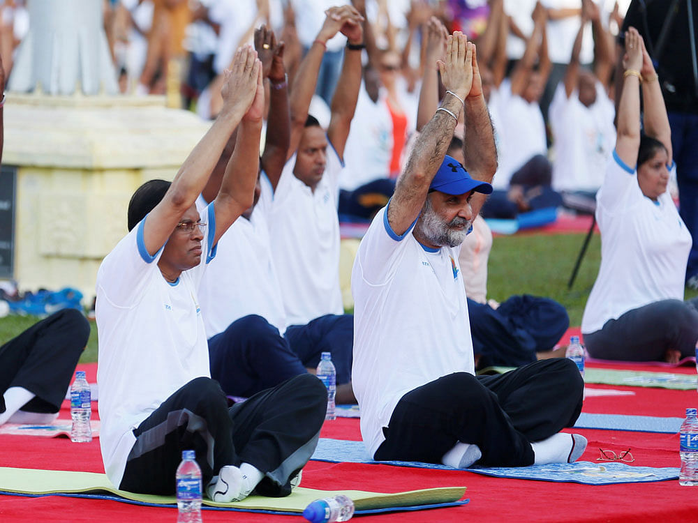 Maithripala Sirisena performed Yoga asanas on the event of the International Day of Yoga, alongisde thousands of yoga enthusiasts. Photo credit: reuters.