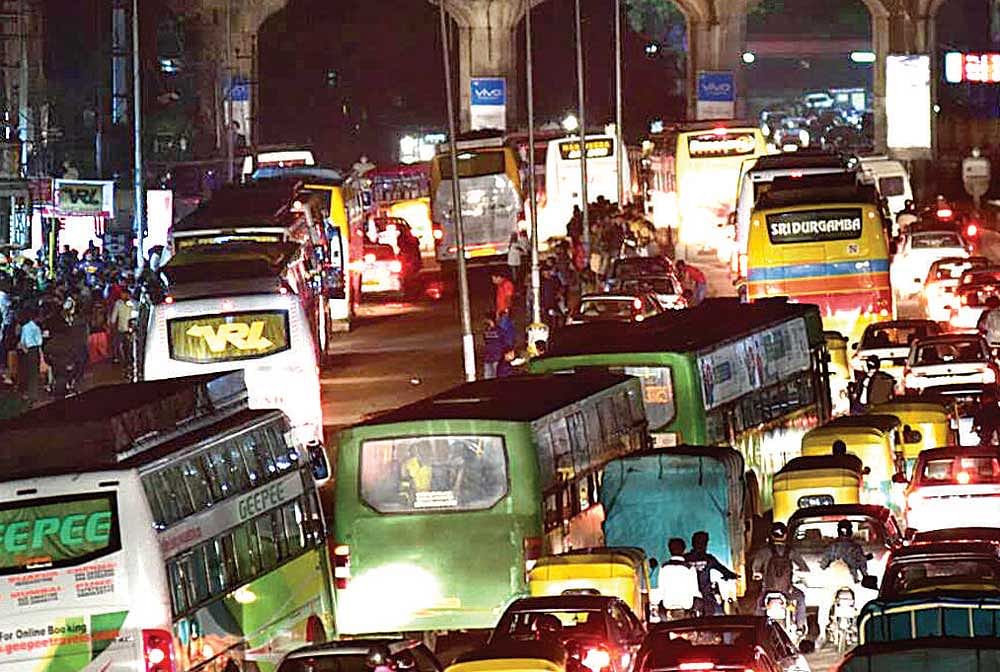 Weekends and holiday seasons amplify the traffic snarls within the city manifold. In January 2016, the state government had restricted entry of private buses, anticipating a huge rush for the Invest Karnataka 2016 meet. DH