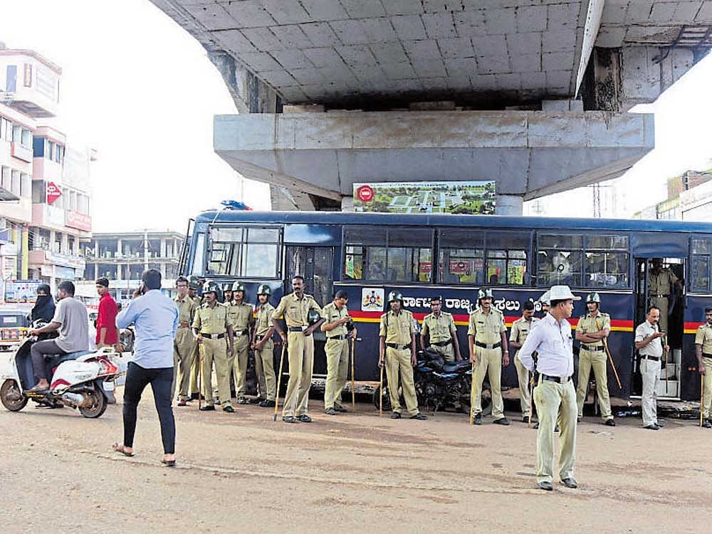 Security was beefed up at BC&#8200;Road, off Bantwal, in Dakshina Kannada district on Thursday, where an SDPI&#8200;activist was murdered on Wednesday.  DH&#8200;Photo