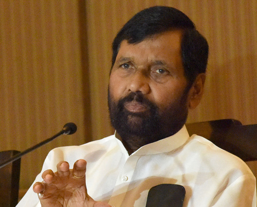 Union minister Ramvilas Paswan today lauded Bihar Chief Minister Nitish Kumar for sticking to his stand on supporting the NDA's presidential nominee Ram Nath Kovind. DH Photo