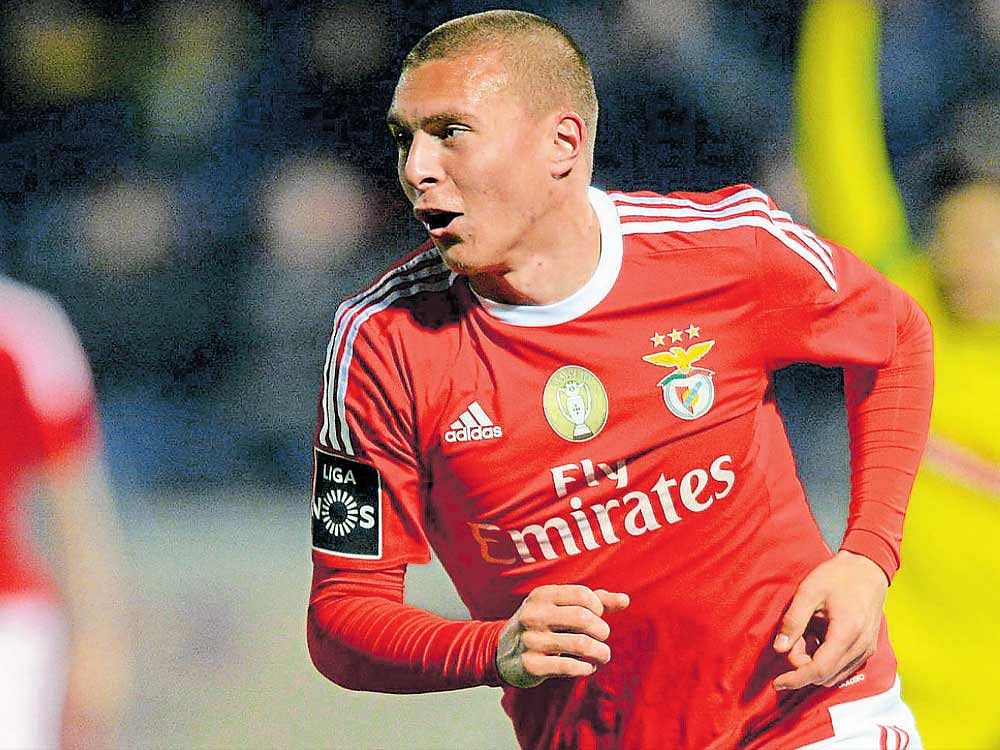 Swedish defender Victor Lindelof joined Manchester Unitedfor a fee of 31 million pounds from Benfica  this summer.