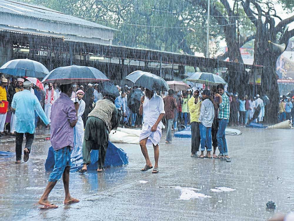Dakshina Kannada district receive widespread rain since Saturday night. DH&#8200;photo