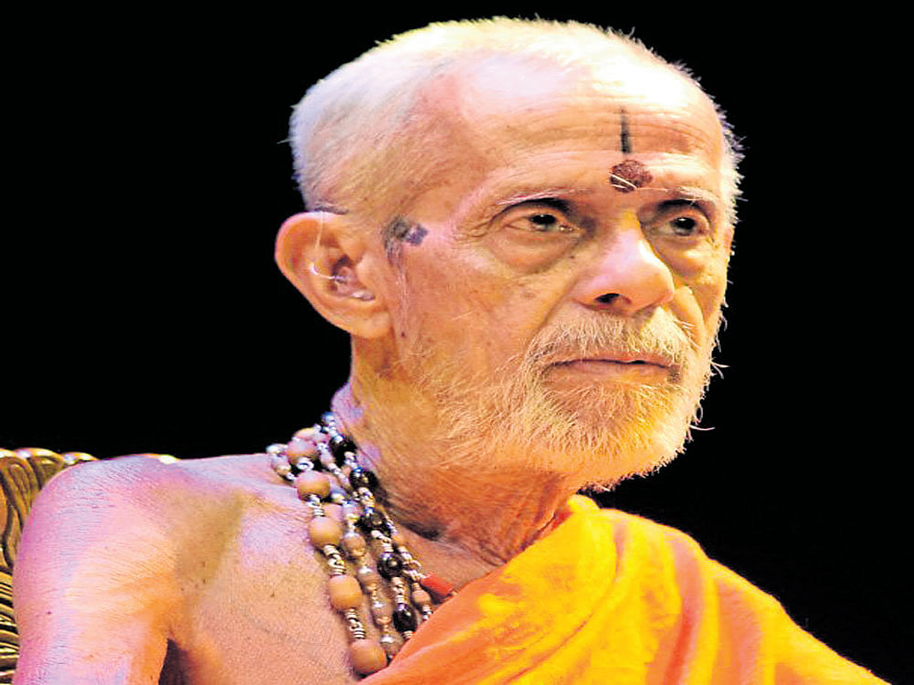 Seer Vishweshateertha Swami