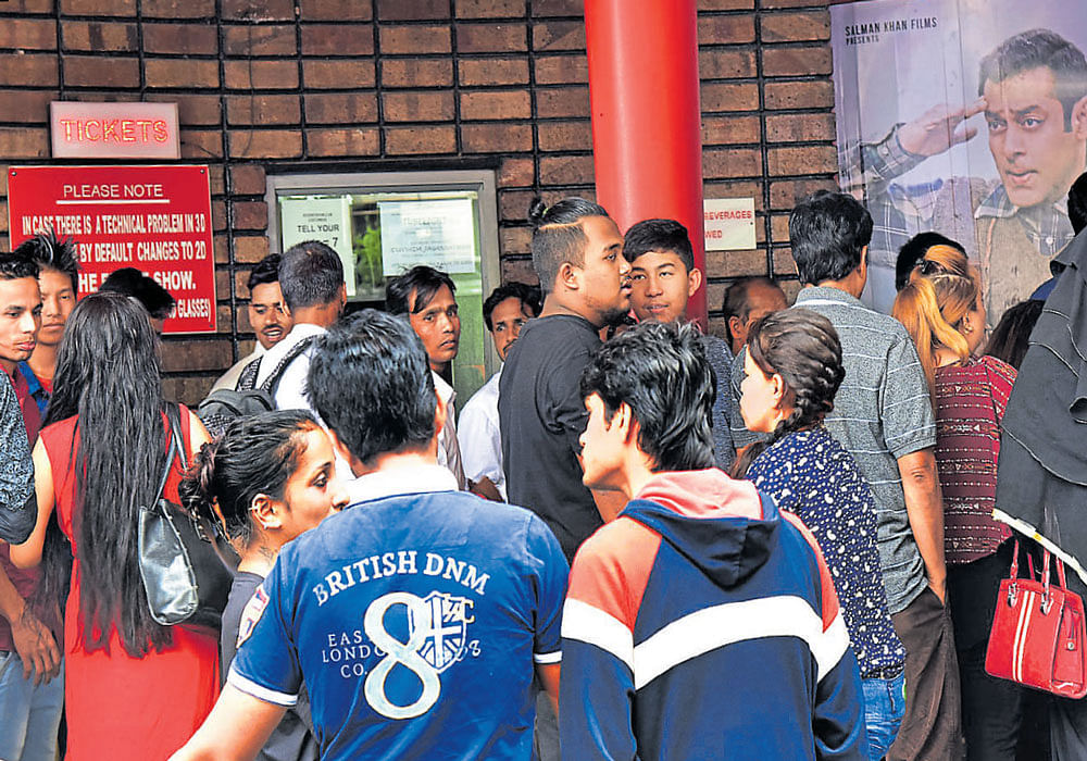 entertainment calling: Youngsters making a beeline to Rex Theatre to watch Salman Khan's 'Tubelight'. DH Photo by B H Shivakumar