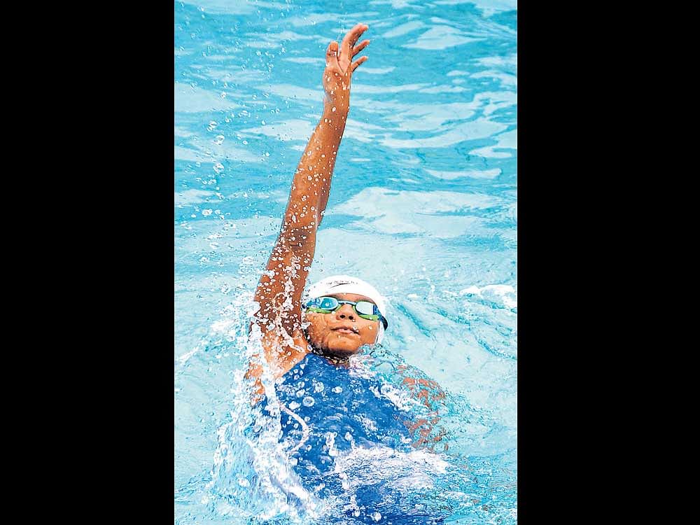 Karnataka's Ridhima Kumar en route to her 50M backstroke gold at the 34th Sub-junior Nationals.