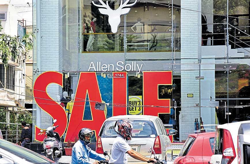 An apparel store on 100 Feet Road in Indiranagar put up a 'Pre-GST Sale' notice on Friday. DH PHOTO