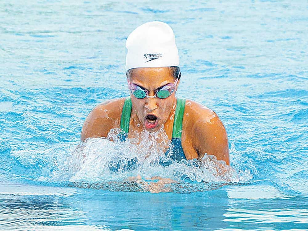Karnataka's Saloni Dalal en route to the Group I 200M breaststroke gold in Pune.