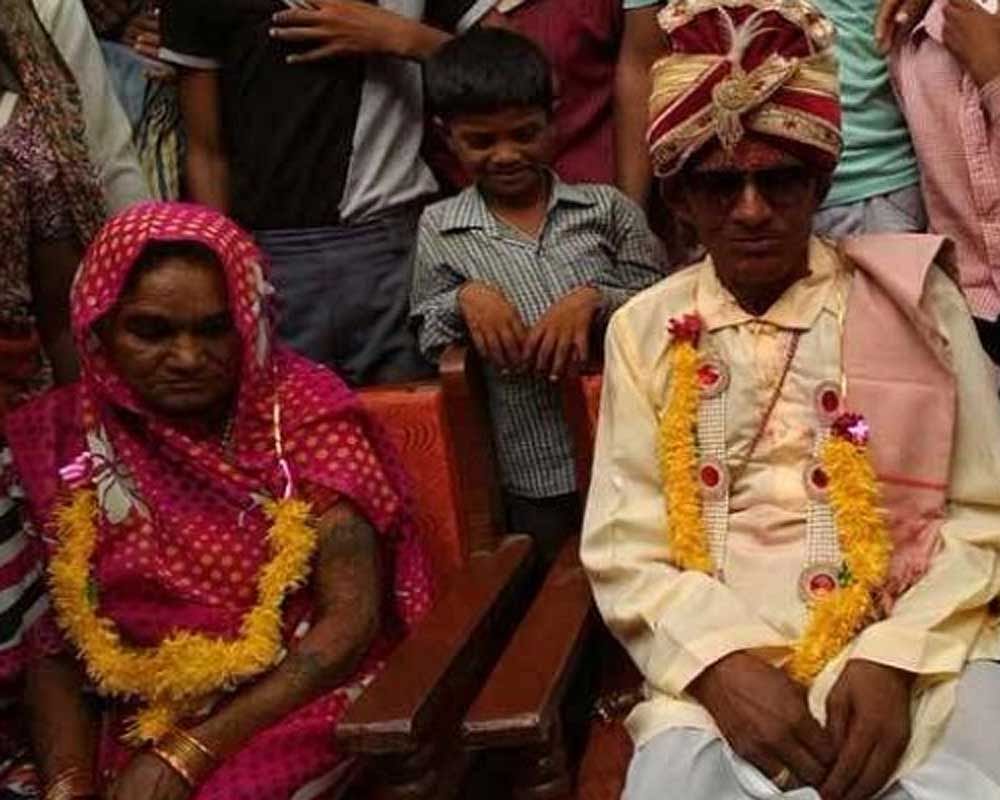 Sukhe and Hariya fell in love 50 years ago and wanted to get married. But their families opposed their union. Screen grab