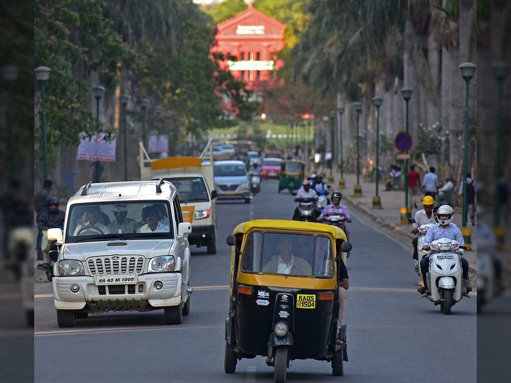 KSPCB officials point out that the pollution is high on the stretches around the State Central Library, Press Club,  Century Club, Bal Bhavan, tennis club, road towards Cubbon Park police station and Visvesvaraya museum.
