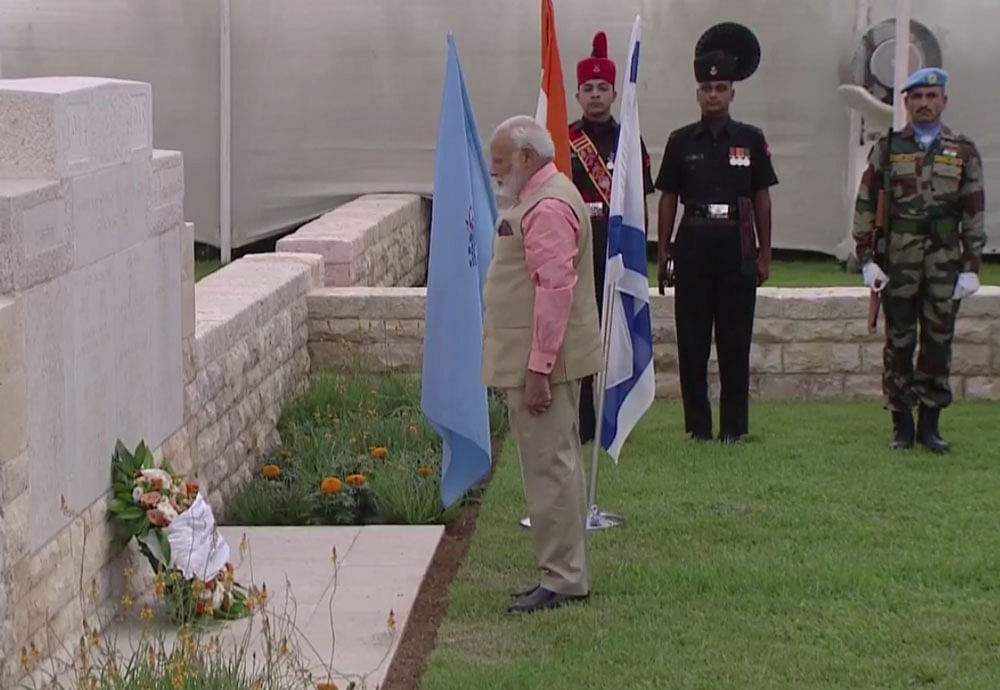 Modi paid his respects to the Indian soldiers who gave their lives fighting the Ottoman Empire in the first World War at the Haifa cemetery. Photo credit: facebook/IsraeliPM