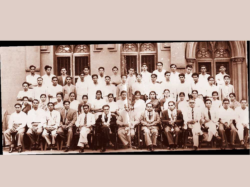 (First row, seated, from left) Faculty members B Naidu, Dr Govindappa, Cheluvaiah, Dr R Narayan, Dr Nagaraj, Dr B A Raazi, Dr K N Narayan, Dr Nagarajarao, Dr Raju, Thathachar, Dr K M Safeeullah and two research scholars. (Second row, standing) Sasiha Rehana (first), Saroja (fourth), Neelambikai (sixth), the author (seventh) and Ahilya (eighth). (Third row, standing) Vishwanath (fifth), Ramachandra Shetty (ninth), Chinnaswamy Reddy (11th) and Jagadeesh Chandra (12th). (Fourth row, standing) Jayarama Reddy (fourth) and Sivanesan (fifth).