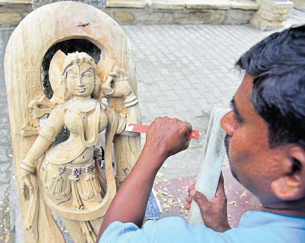 On revival path: Karnataka Shilpakala Academy has been organising sculpting workshops since 2014. DH Photo by B Shivakumar.