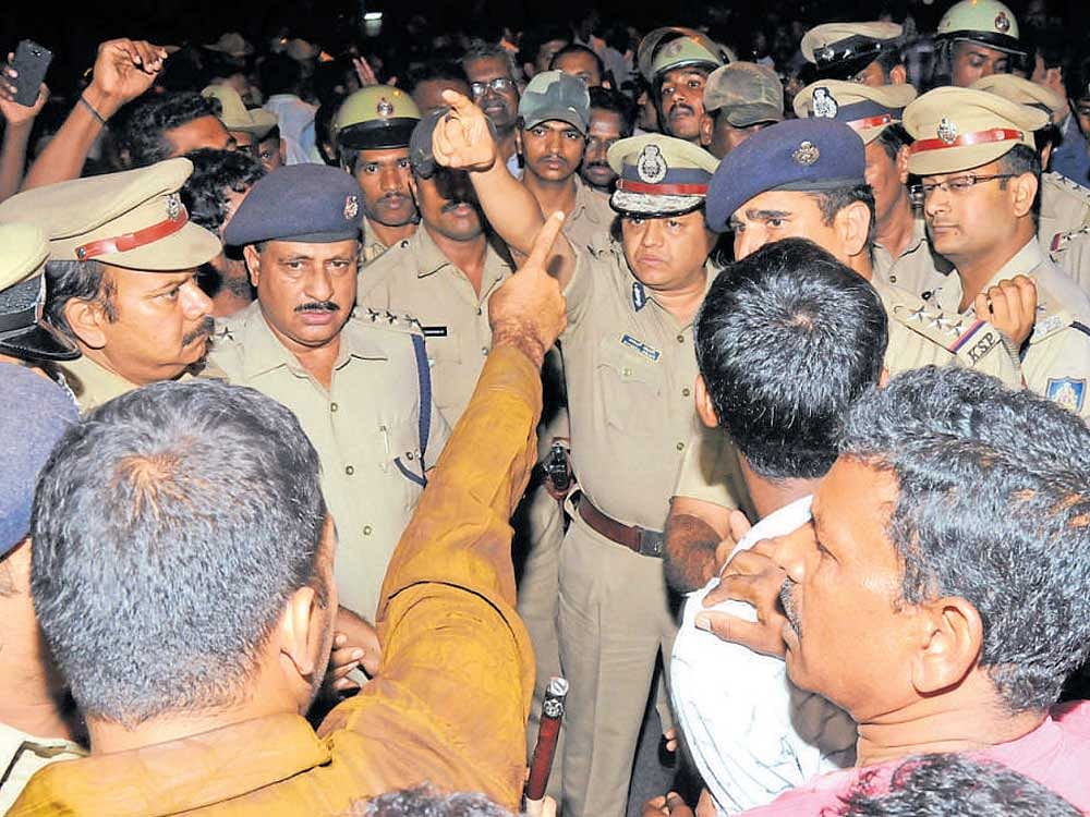 The violent protest by KSRP personnel in 2014 was one of the many unpleasant incidents pertaining to the police  force in Karnataka. DH FILE PHOTO