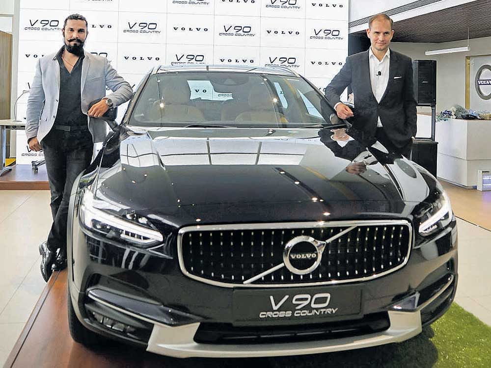 Actor Randeep Hooda and Tom von Bonsdorff introduce the Volvo V90 Cross Country.