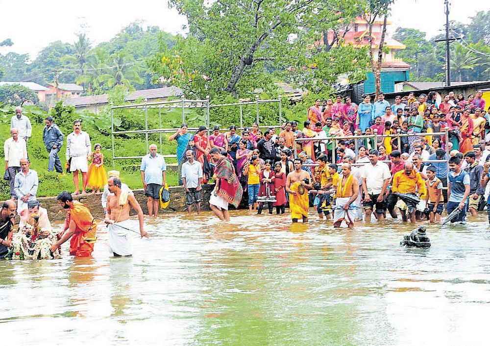 Polinkana festival being held at Triveni Sangama in Bhagamandala near Napoklu on Sunday. Dh photo
