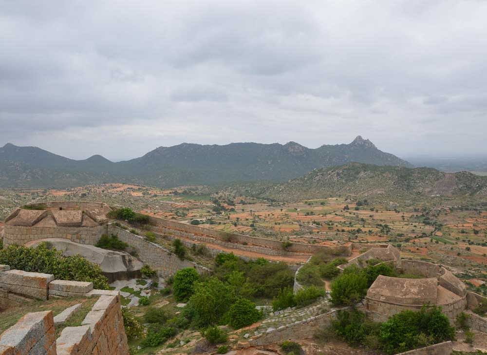 MULTI-LEVEL EDIFICE: a panoramic view from the hilltop of Gudibande Fort in  Chikkaballapur district. Photo by author