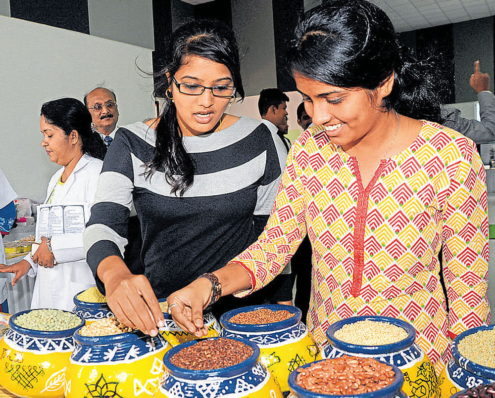 Visitors check out the millets displayed on the inaugural day of the workshop on millet foods for dieticians and chefs in the city on Tuesday. DH photo