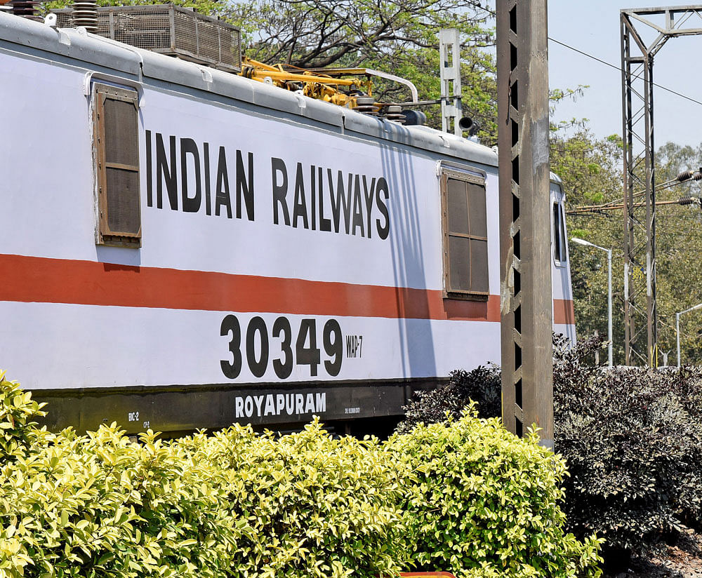 Besides passengers in seven Rajdhani and six Shatabdi trains will have an option for e-catering facility. Representational Image. Photo credit: DH photo