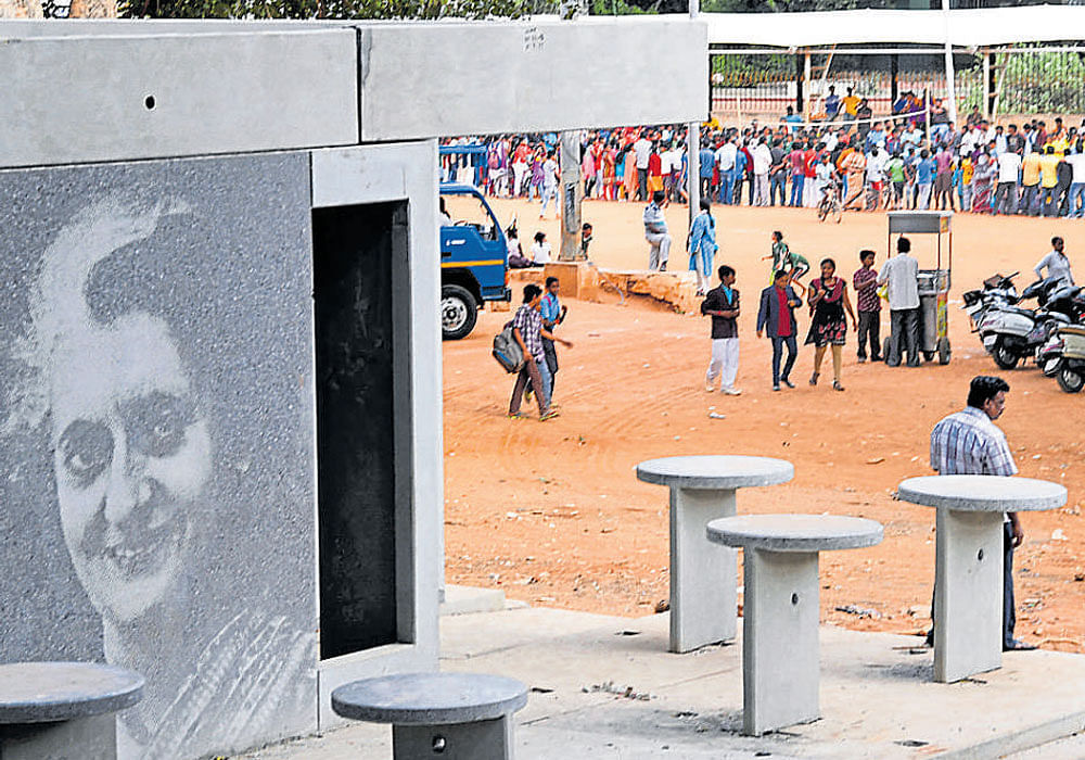 An Indira Canteen takes shape at the Government Kannada and English Model School on Magadi Road 2nd cross. DH Photo