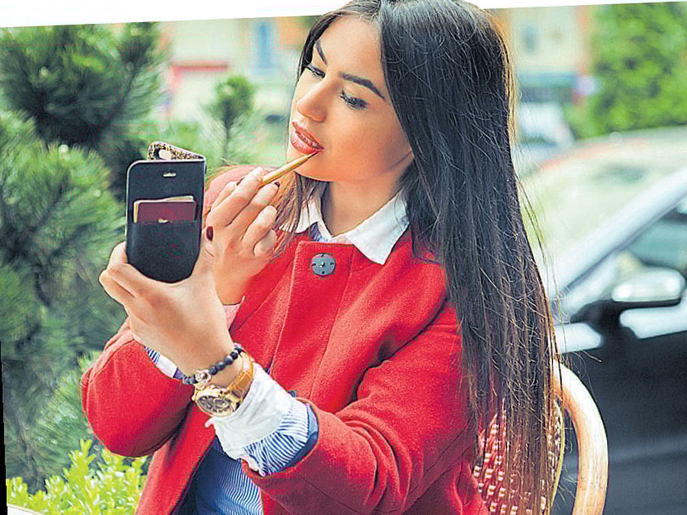 'Lipstick effect' may boost your grades study