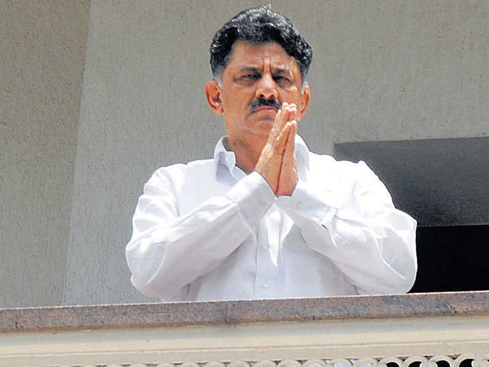 Energy Minister D K Shivakumar appears on the balcony of his residence in Sadashivanagar during I-T raids on Wednesday. DH Photo