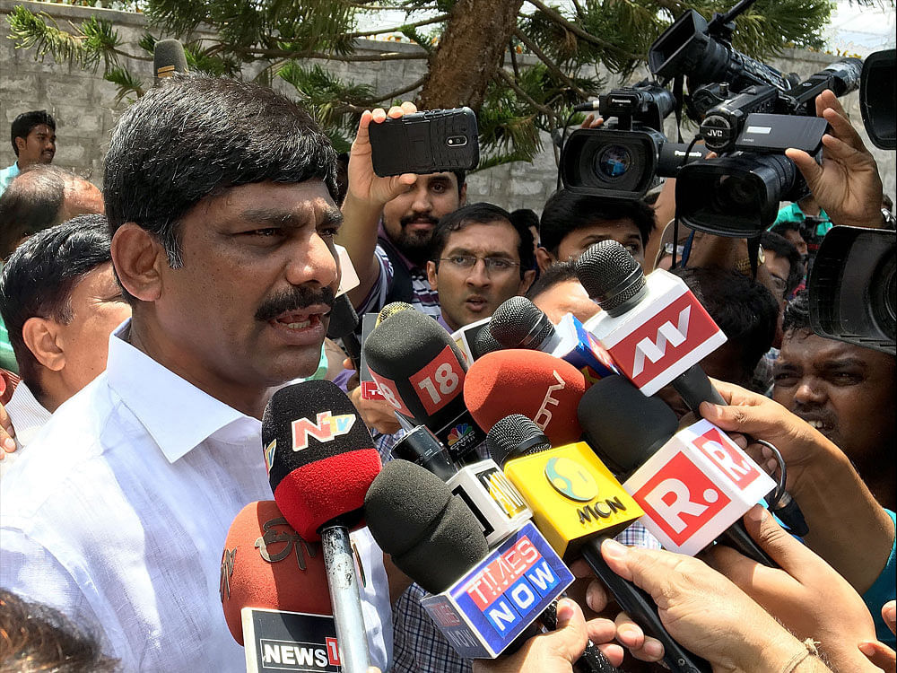 Questioning IT sleuths accompanied by CRPF personnel coming to the resort where 44 Congress MLAs from Gujarat are lodged, he alleged that there was political vendetta behind the raids. Above: DK Suresh. DH file image.