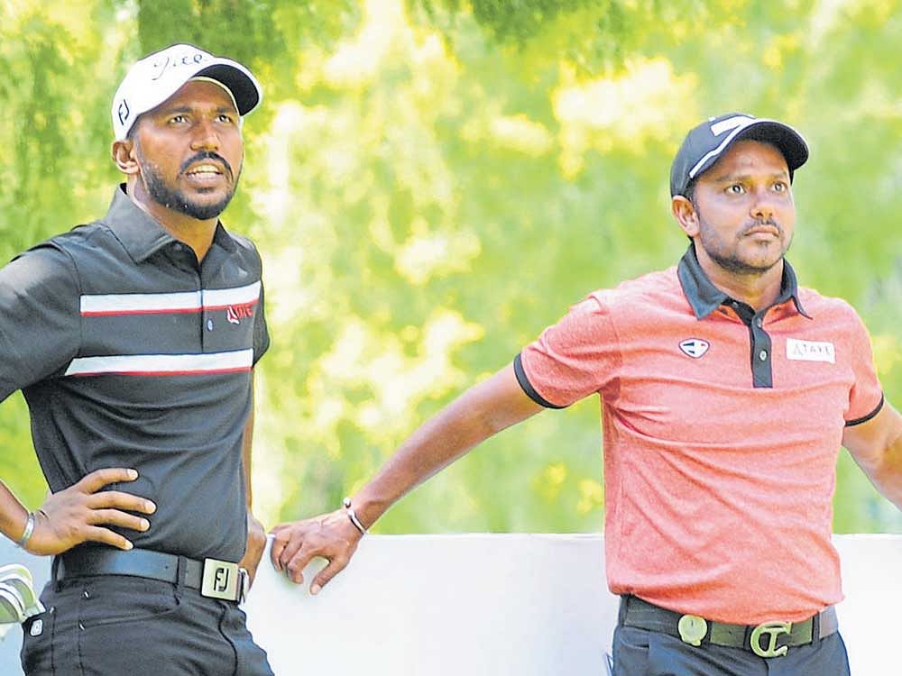 Bengaluru boy S Chikkarangappa (left) and six-time Asian Tour winner SSP Chawrasia will be eyeing a strong show at the TAKE Solutions Masters which begins at the Karnataka Golf Association on Thursday. DH PHOTO/ Srikanta Sharma R