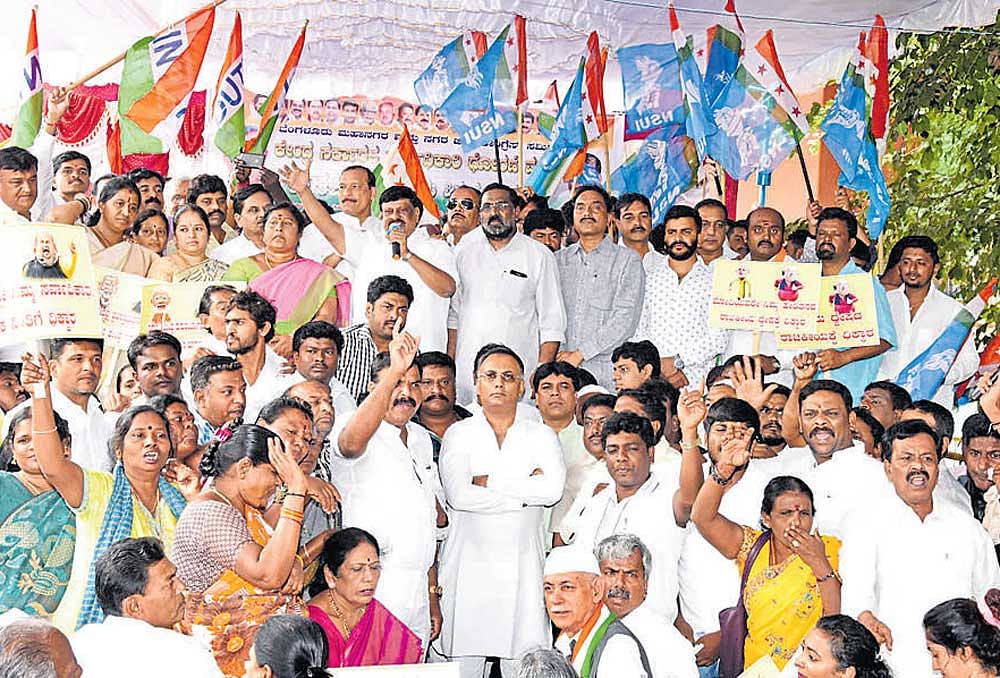 Congress workers under the leadership of KPCC working president Dinesh Gundu Rao stage a protest against the Union government near Anand Rao Circle on Thursday. DH Photo