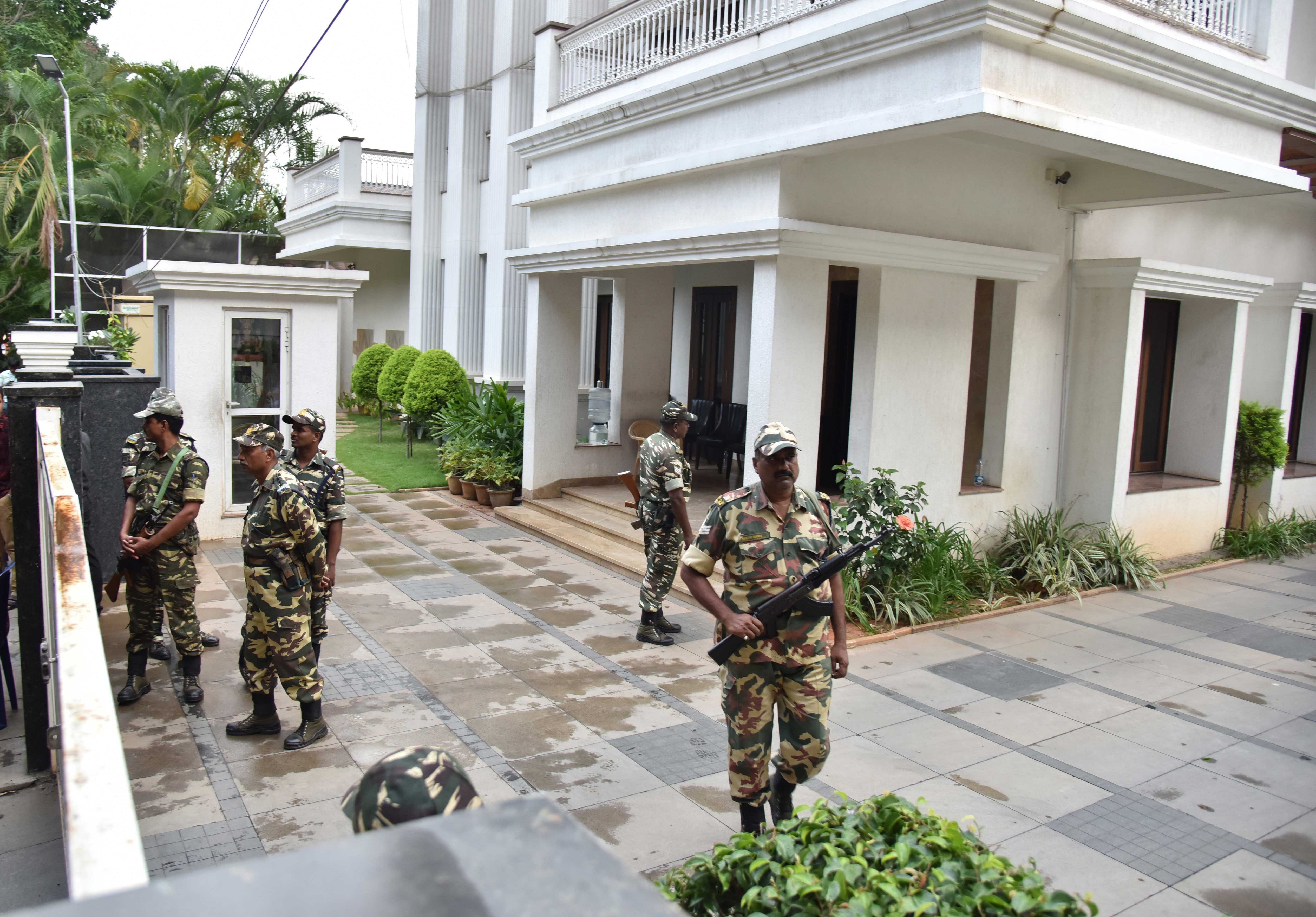Central Reserve Police gives security on 2nd day of Income Tax officials raid Power Minister D K Shivakumar's house at Sadashivnagar in Bengaluru on Thursday. Deccan Herald photo