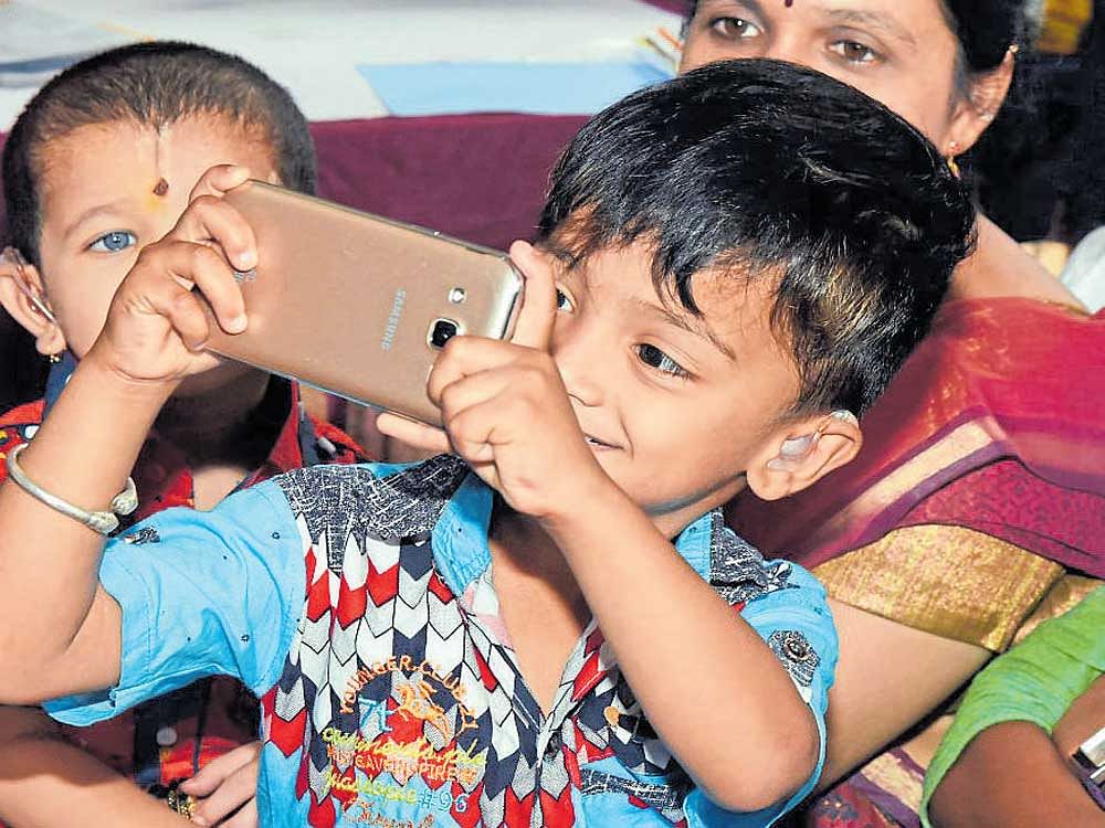 Dr Manoj Sharma, coordinator at the Service for Healthy Use of Technology (SHUT), a clinic in Nimhans for managing technology addiction, said children increasingly prefer the virtual world to the real world. DH file photo for representation