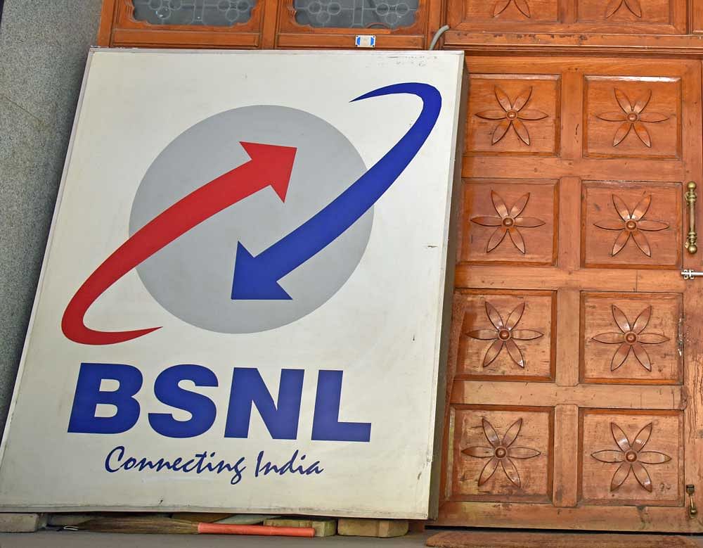 Though BSNL has seen improvement in its performance, MTNL's net loss for the year ended March 2017, widened to Rs 2,963.05 crore from Rs 1,945.86 crore at the end of previous fiscal. The annual income of MTNL also declined by 3.6% to Rs 3,654.69 crore for 2016-17 from Rs 3,793.89 crore at the end of 2015-16. DH file photo