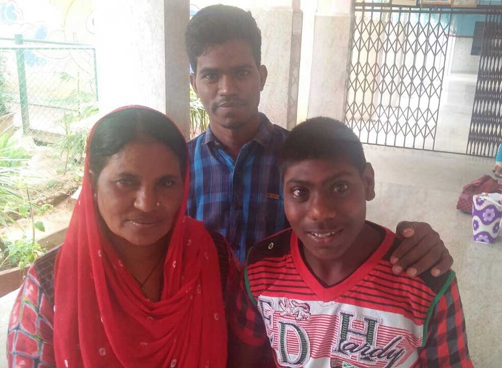 Mentally challenged boy reunited with family ---- Sonu Khan with his mother Mehrunnissa and brother Hassan Khan. DH photo by Tabeenah Anjum.