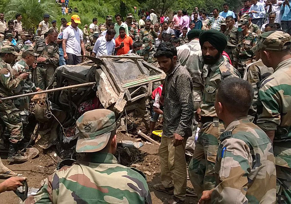Army personnel assisting in rescue operations after a landslide in Himachal Pradesh. Twitter photo.