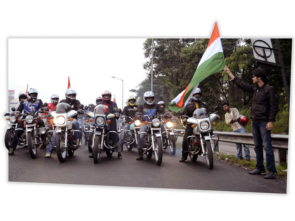 The riders from 'Bangalore RD350 Club' with other biking groups at a  'Freedom Ride'.