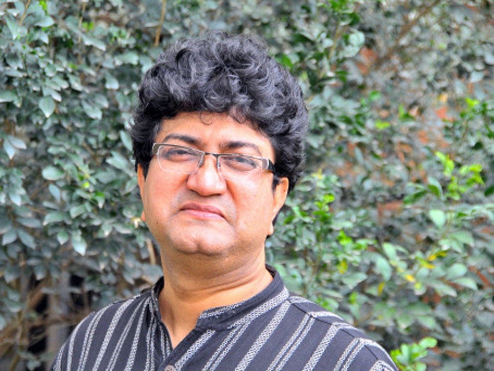 Prasoon Joshi is being welcomed as CBCF Cheif by Bengali filmmakers