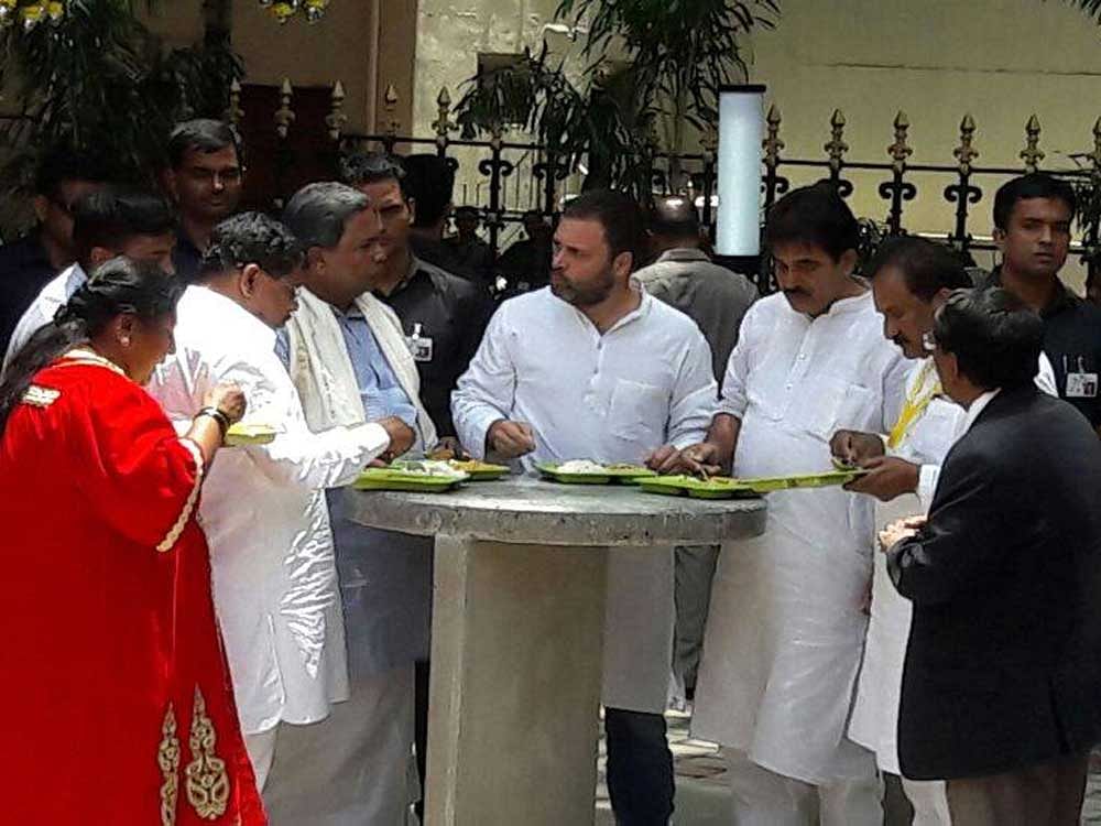 Congratulating the state government for the canteen programme, Gandhi said it is designed to make sure that not a single person in Bengaluru goes hungry. DH Photo