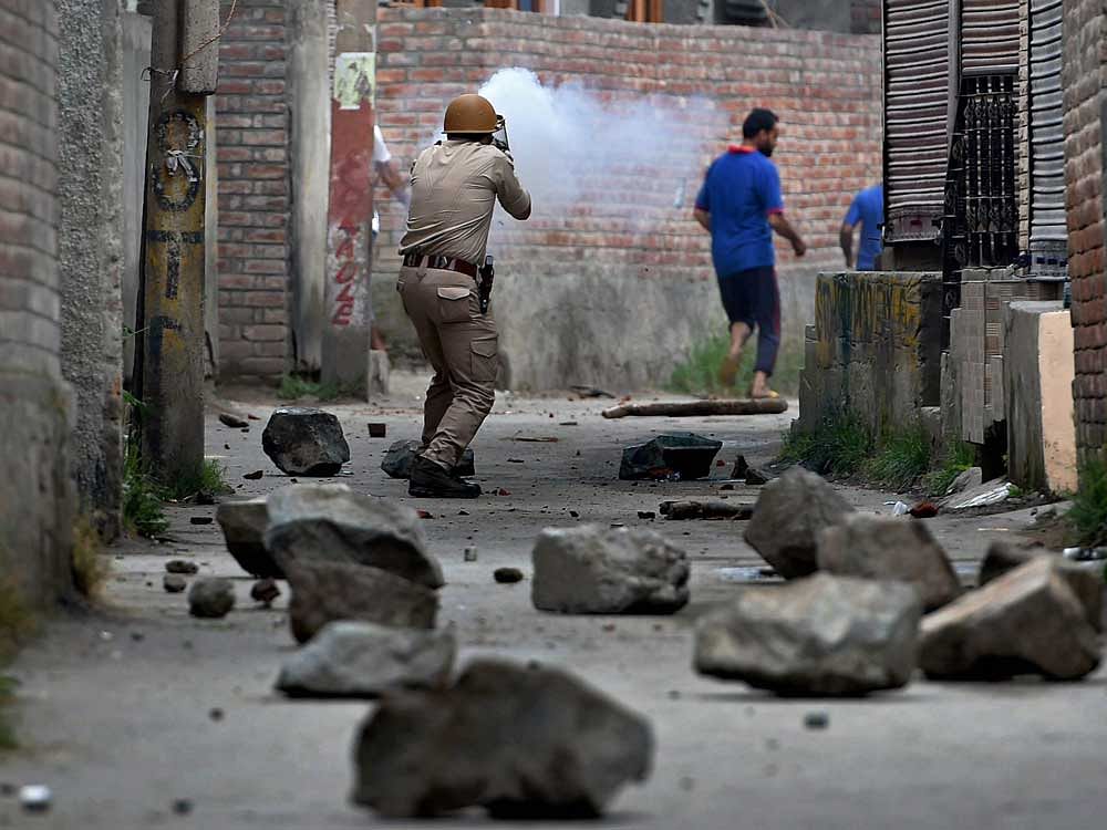 The violence in the Kashmir valley is a decisive hurdle to peace talks in the Valley, and must stop before any progress can be made, the SC decreed. PTI file photo.