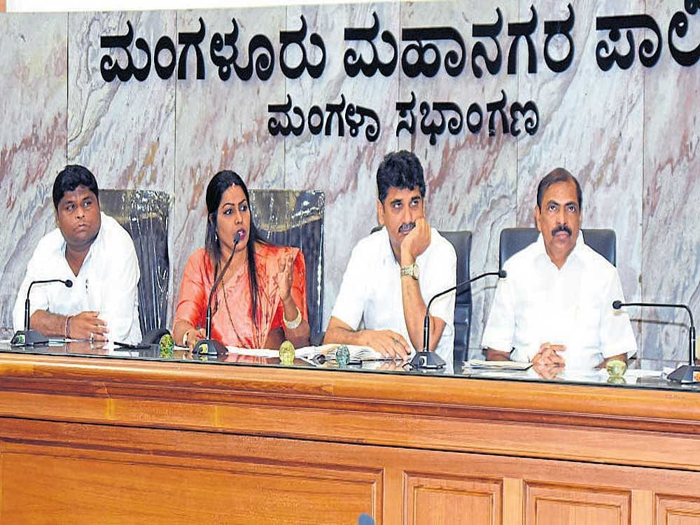 Mayor Kavitha Sanil speaks at a meeting convened to discuss on traffic woes in Mangaluru on Monday. DH photo