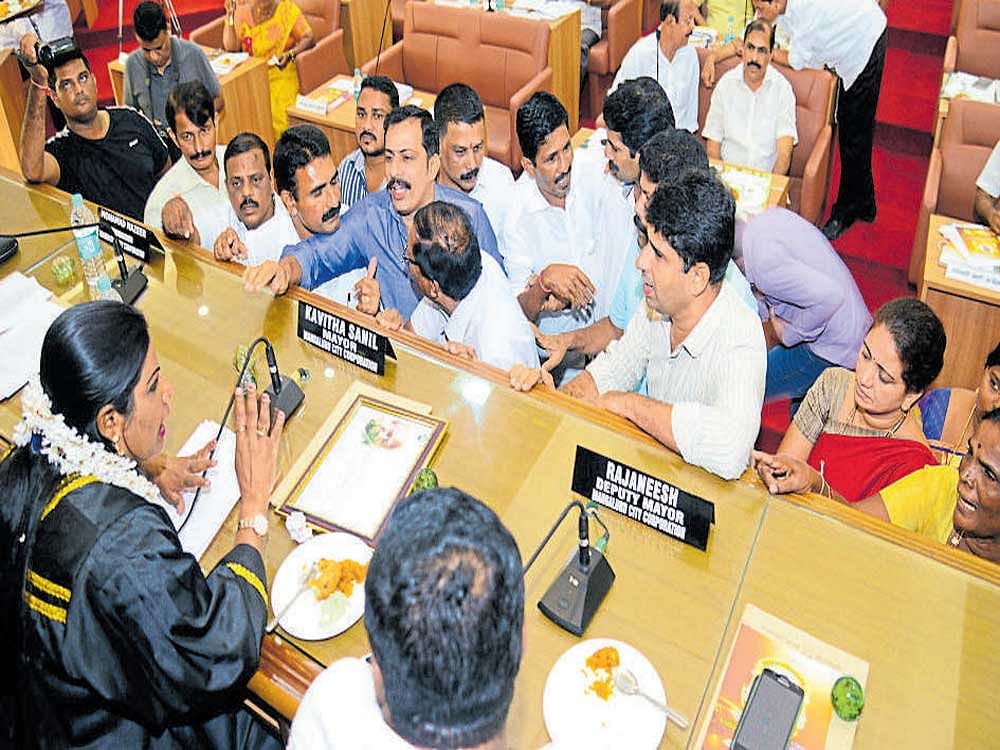 Opposition leaders and Mayor Kavitha Sanil engage in an argument during the MCC Council meeting on Thursday, regarding the issue of stone pelting at the IT office.