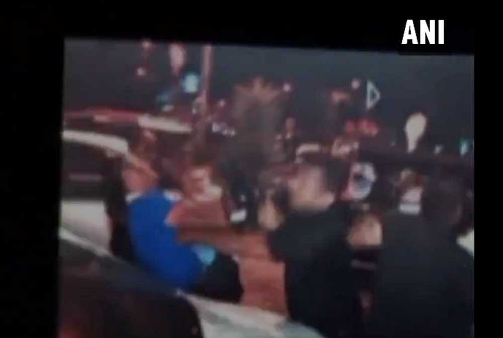 Watch Bouncers beat up photographers when they clicked Shilpa Shetty