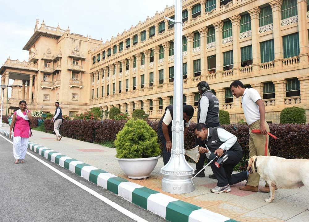 Bomb experts and sniffer dogs comb the Vidhana Soudha in Bengaluru on Monday following a phone call that explosives were planted there. The call turned out to be a hoax. DH PHOTO