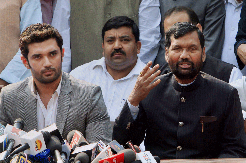 In a letter to all chief ministers, Consumer Affairs Minister Ramvilas Paswan urged them to issue directions to officials of relevant departments to remain alert to prevent adulteration of food products and enable customers to buy good quality jewelry. PTI file photo