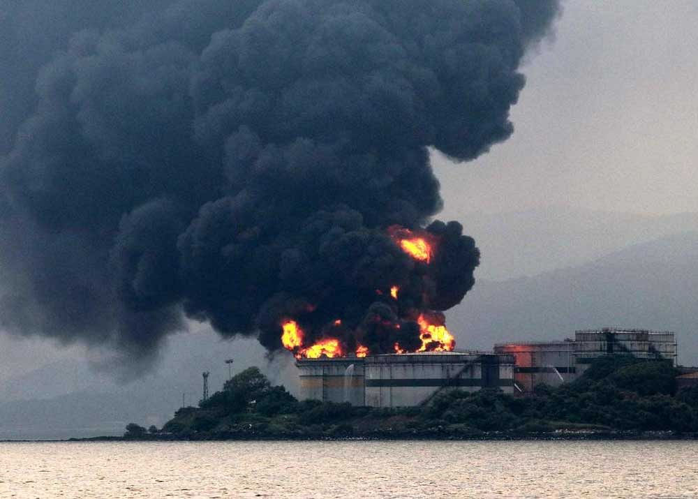 Fire and smoke billows out of the oil depot at Butcher Island off Mumbai. DH Photo
