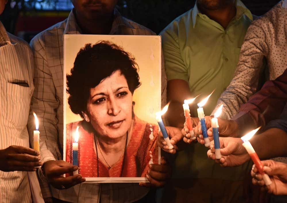 People mourning the death of noted Kannada journalist and activist Gauri Lankesh in Bengaluru. DH file photo